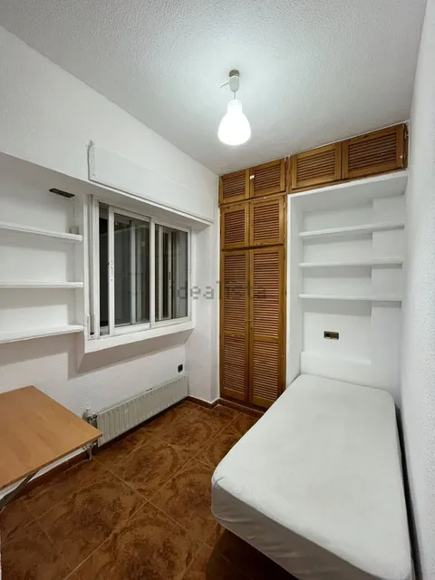 Кімната в оренду, Madrid