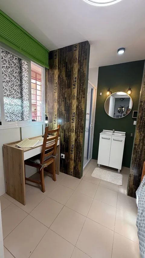 Habitació de lloguer, Vícar
