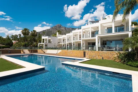 Haus 350 m² in Marbella