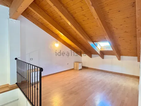 Flat 94 m² in Cadrete