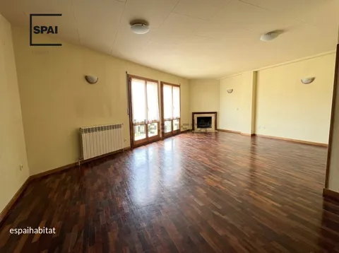 Flat 110 m² in Centelles