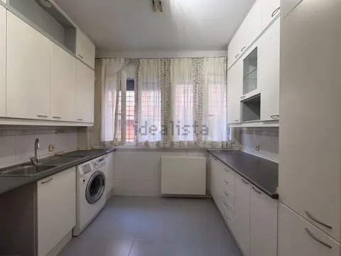 Flat 92 m² in Madrid (2/8)