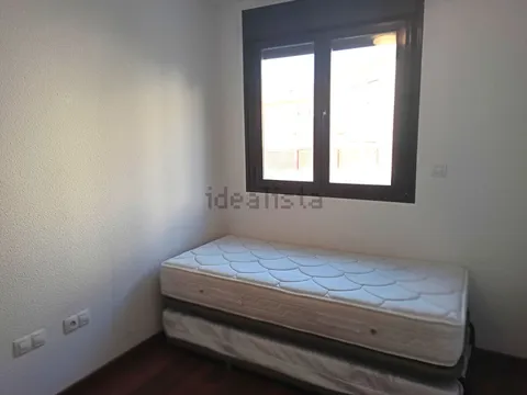 Flat 85 m² in Cadrete