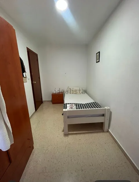 Кімната в оренду, Granada