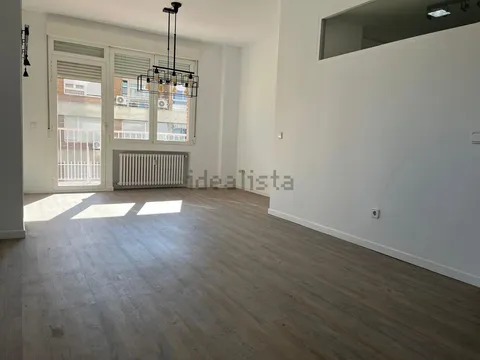 Wohnung 77 m² in Madrid