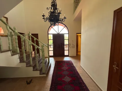 Haus 400 m² in Estepona