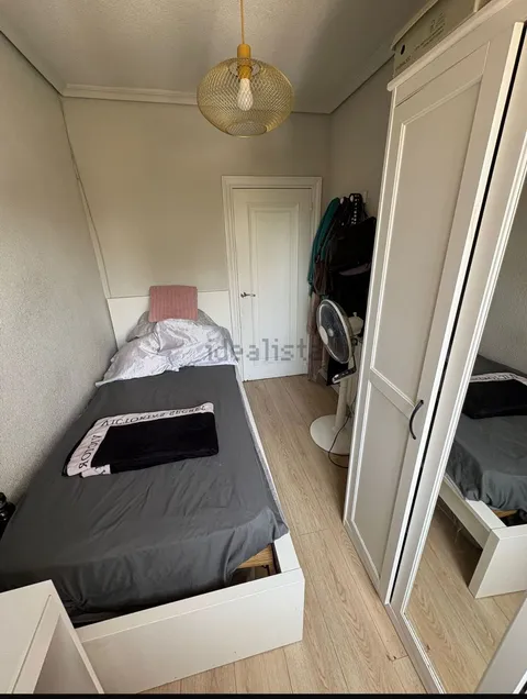 Room for rent, Madrid (2/2)