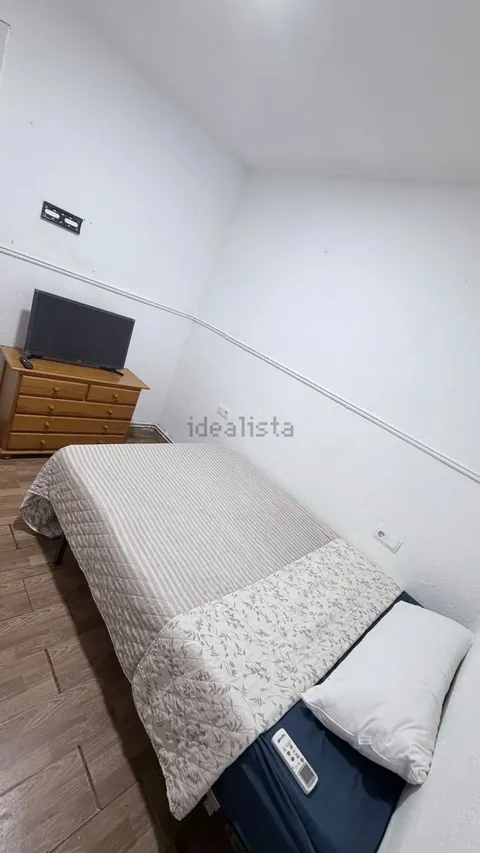 Room for rent, Barcelona (2/2)