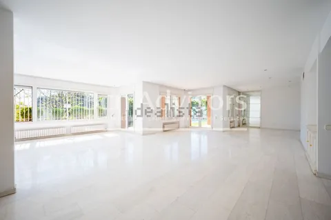Casa de 594 m² en Barcelona (3/53)
