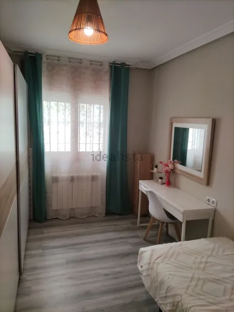 Stanza in affitto, Baza