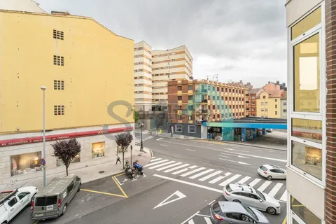 Pis de 75 m² a Oviedo