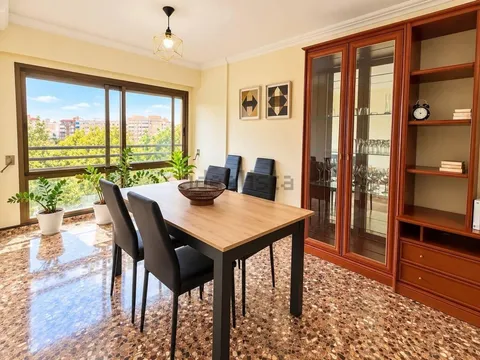 Wohnung 80 m² in Valencia