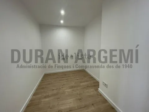Pis de 56 m² a Terrassa