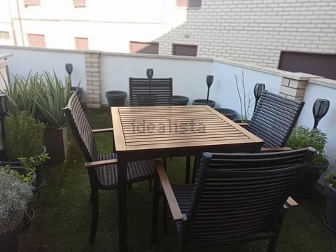 Flat 85 m² in Cadrete