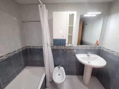Wohnung 75 m² in La Puebla de Alfindén