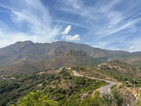 Haus 400 m² in Estepona
