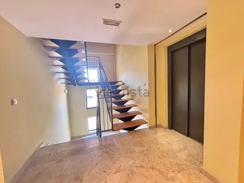 Flat 94 m² in Cadrete