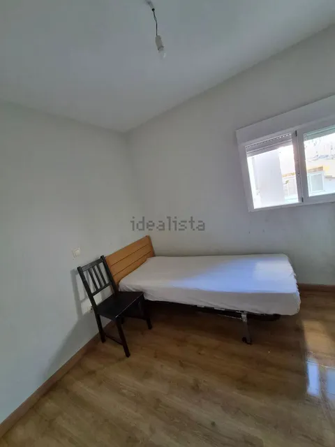 Habitació de lloguer, Madrid (2/2)