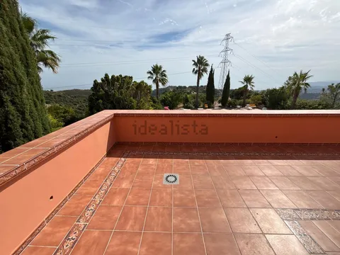 Haus 400 m² in Estepona