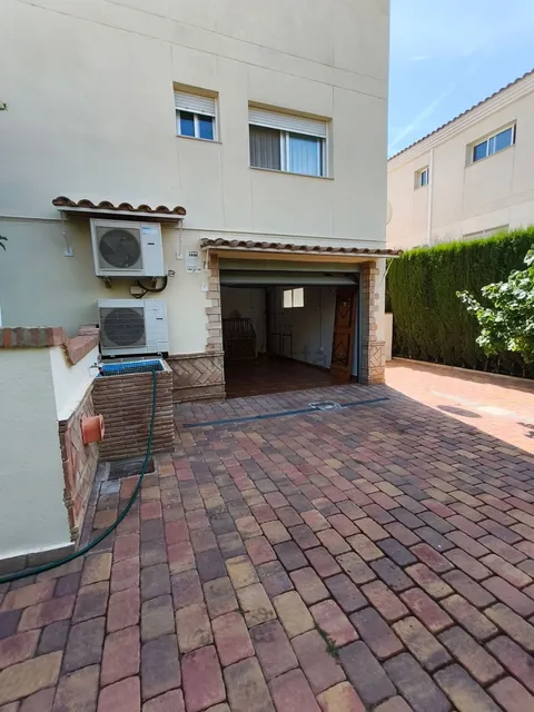 Casa de 240 m² a la Pobla de Vallbona