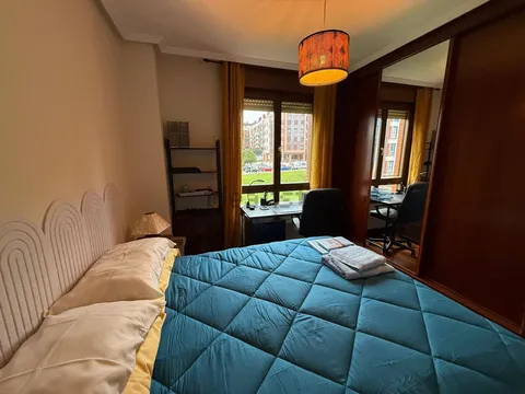 Room for rent, Oviedo (3/26)