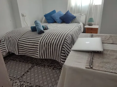 Chambre à louer, Tavernes de la Valldigna