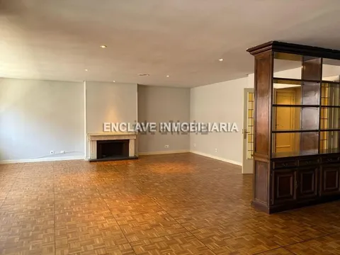 Pis de 230 m² a Oviedo