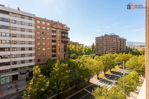 Pis de 130 m² a Pamplona