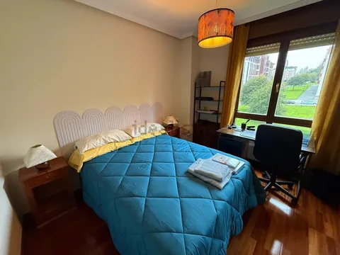 Room for rent, Oviedo (2/26)