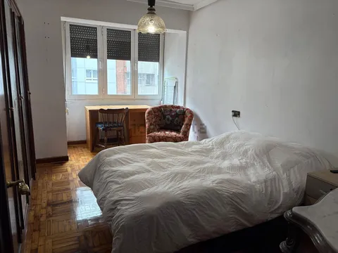 Habitació de lloguer, Oviedo (2/2)