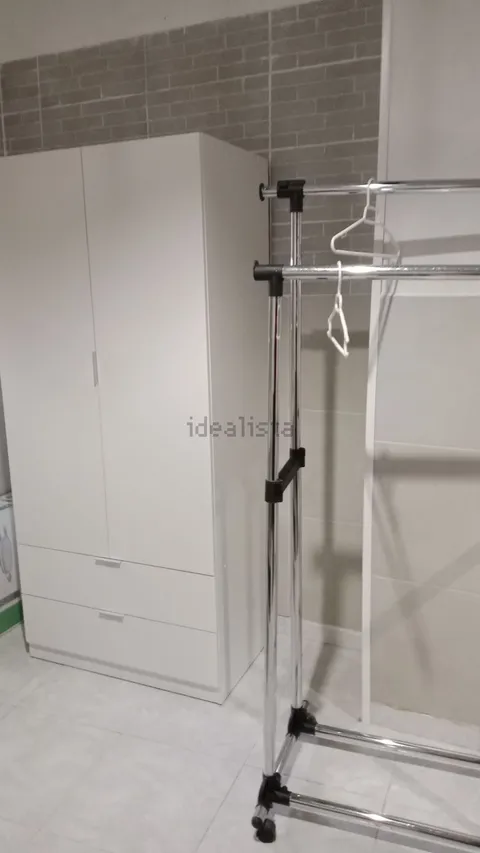 Habitació de lloguer, la Pobla de Vallbona (2/3)
