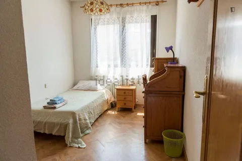 Room for rent, Madrid (2/12)