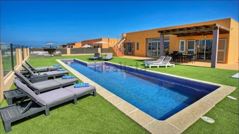 House 202 m² in Antigua