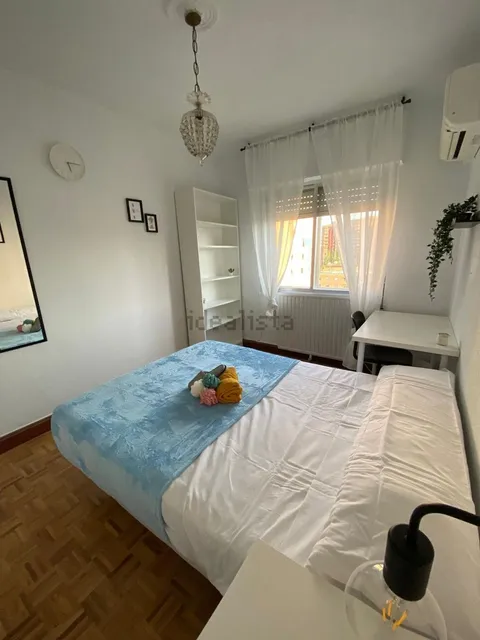 Habitació de lloguer, Madrid (2/3)