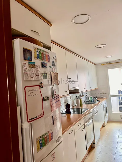 Room for rent, Madrid (3/7)