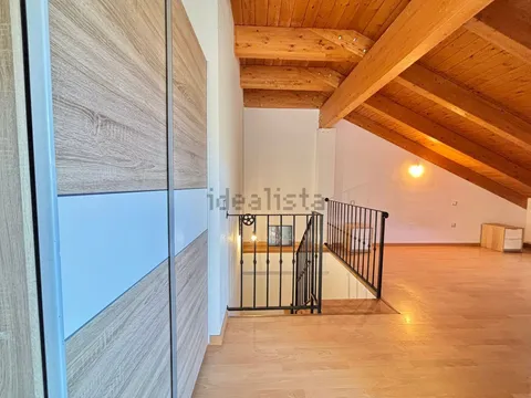 Flat 94 m² in Cadrete