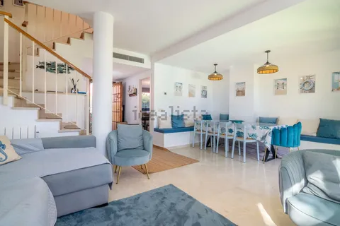 Casa de 250 m² en Estepona