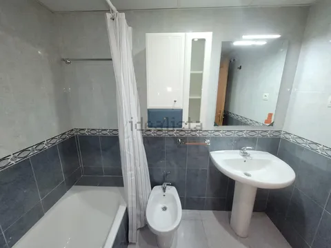 Wohnung 75 m² in La Puebla de Alfindén