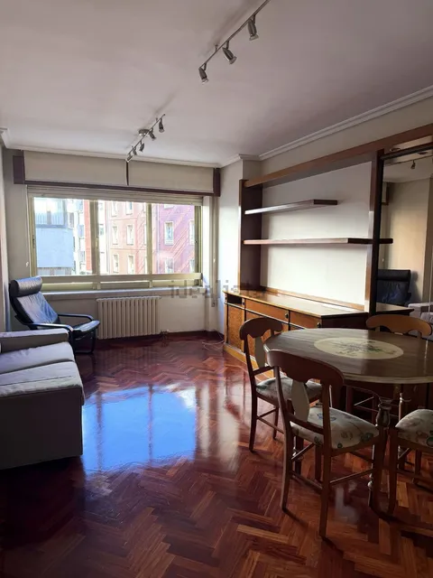 Flat 80 m² in Oviedo