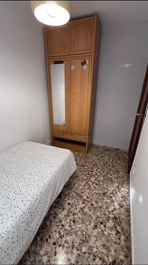 Room for rent, Madrid (2/2)