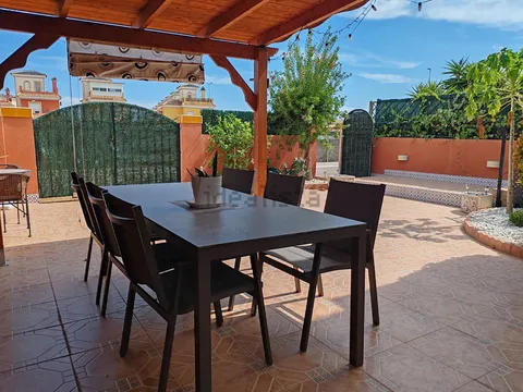 Casa de 95 m² a Los Montesinos