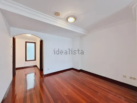 Piso de 76 m² en Vigo (3/76)