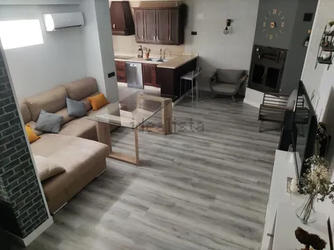 Room for rent, Baza