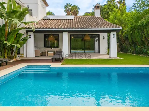 Casa 411 m² a Estepona