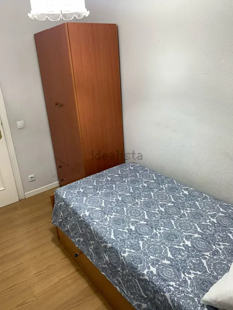 Room for rent, Madrid (2/8)