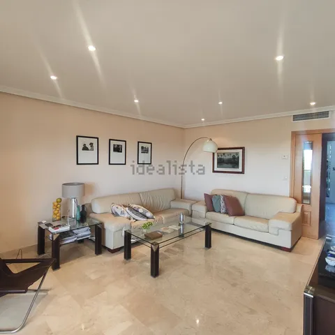 Wohnung 950 m² in Estepona