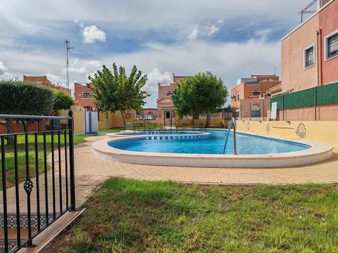 Casa de 95 m² a Los Montesinos