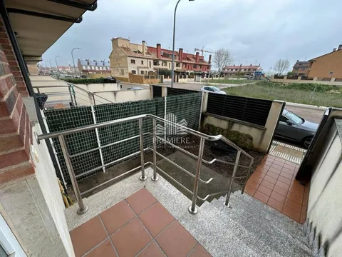 Casa 222 m² a Villares de la Reina