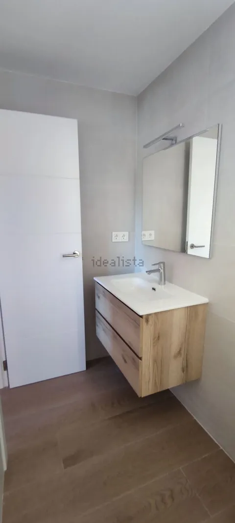 Habitació de lloguer, Roda de Berà