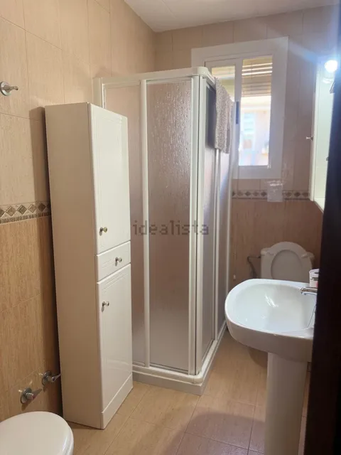 Room for rent, Baza
